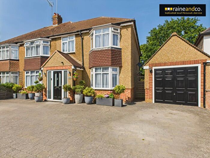 4 Bedroom Semi-Detached House For Sale In Oakmere Lane, Potters Bar, EN6