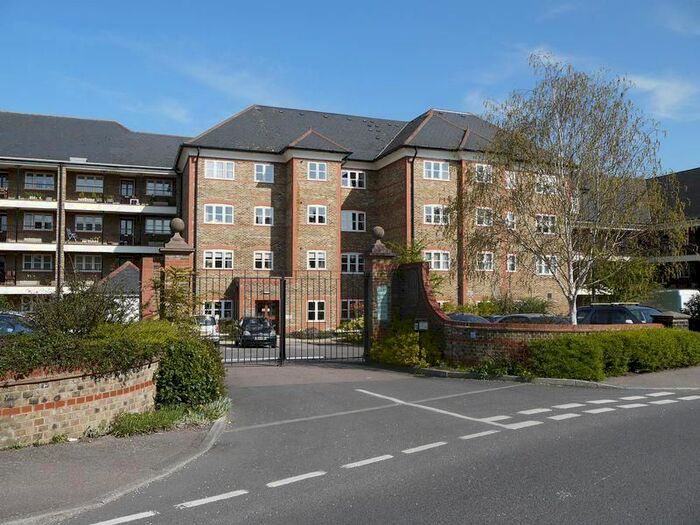 1 Bedroom Flat To Rent In Newsholme Drive, London, N21