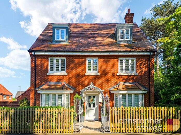 5 Bedroom Detached House For Sale In Elmer Close, Hoddesdon, Hertfordshire, EN11