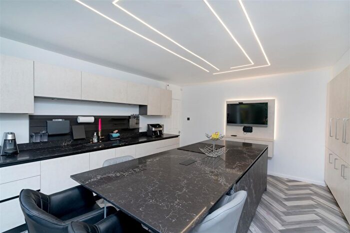 5 Bedroom Semi Detached House For Sale In Mount Rise, Leeds, LS17