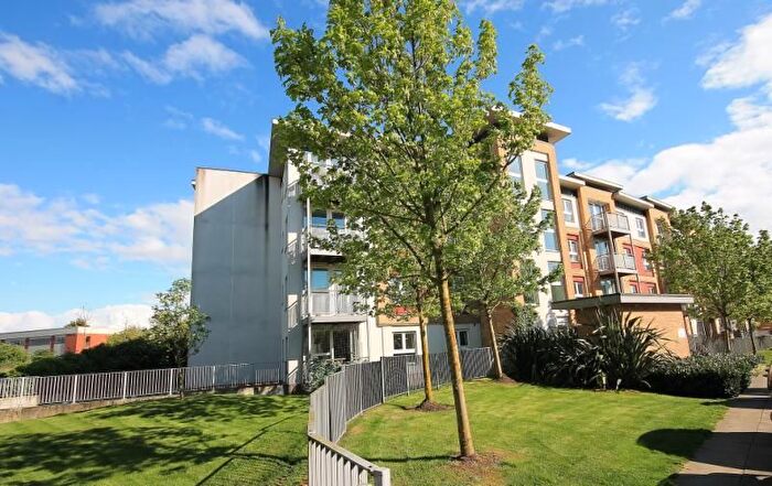 1 Bedroom Flat To Rent In Challenge Court, Langhorn Drive, Twickenham, TW2