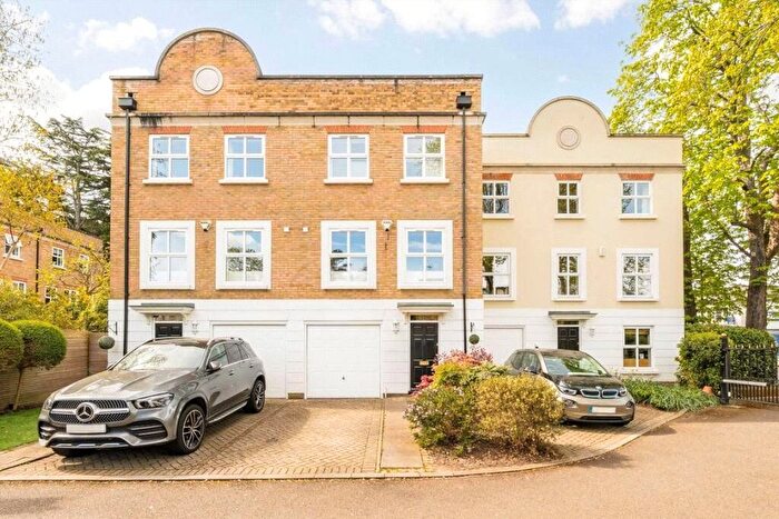 4 Bedroom Terraced House To Rent In The Laurels, Weybridge, KT13