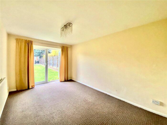 2 Bedroom Flat To Rent In Whitton Road, Hounslow, TW3