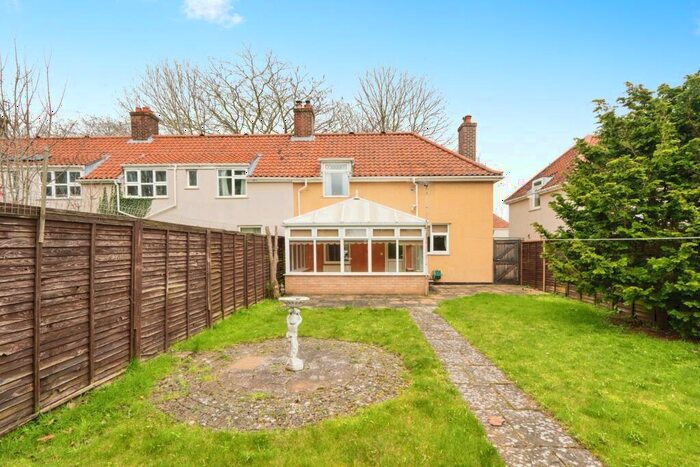 3 Bedroom End Of Terrace House To Rent In Elizabeth Fry Road, NR2