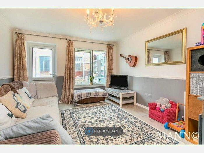 2 Bedroom Terraced House To Rent In Spencer Way, Redhill, RH1