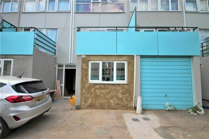 Studio To Rent In Shropshire Close, Mitcham, CR4