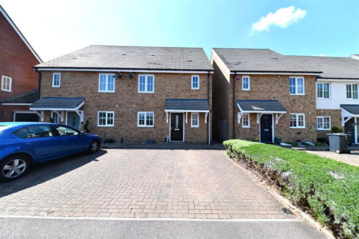 3 Bedroom Semi-Detached House For Sale In Six Bells Lane, Stevenage, SG2