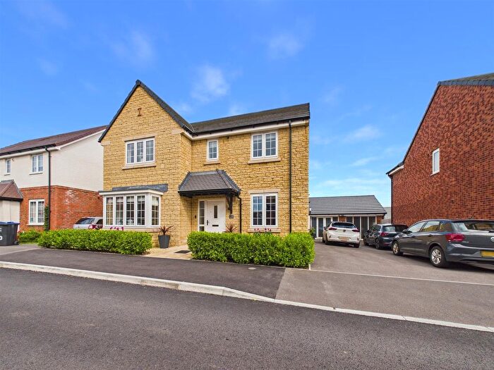 5 Bedroom Detached House For Sale In Hunters Field, Chippenham, SN14