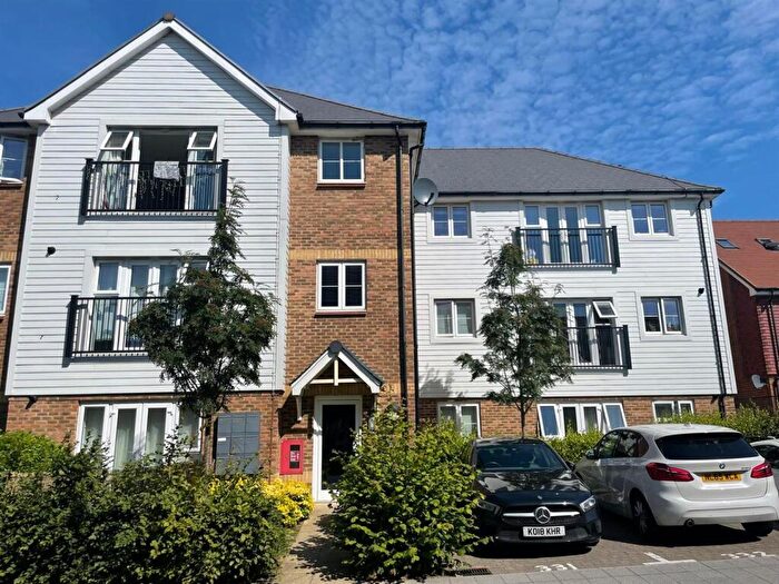 2 Bedroom Apartment To Rent In Illett Way, Faygate, RH12