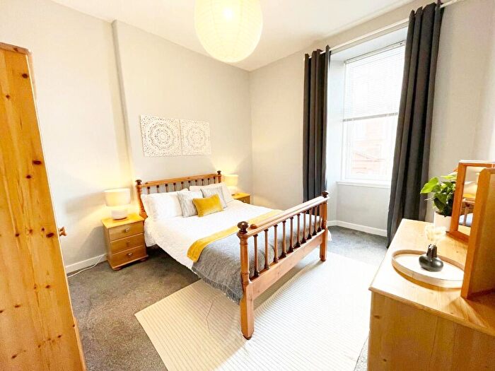 2 Bedroom Flat To Rent In London Road, Gallowgate, Glasgow, G40