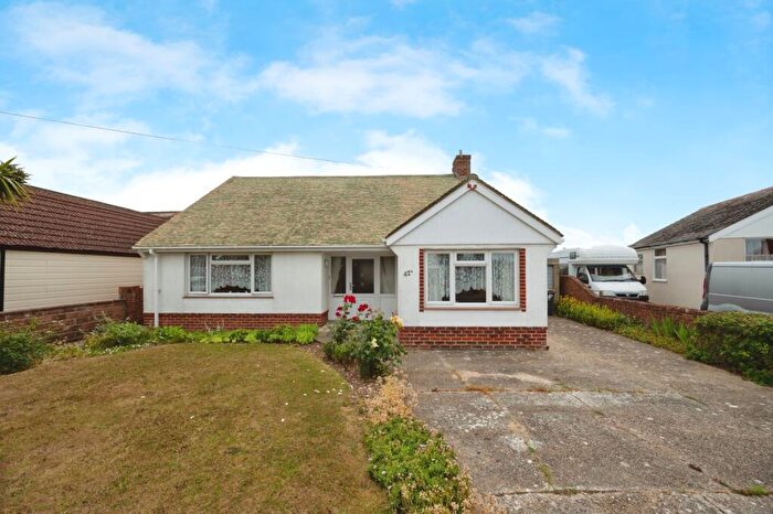 3 Bedroom Bungalow For Sale In West Haye Road, Hayling Island, Hampshire, PO11