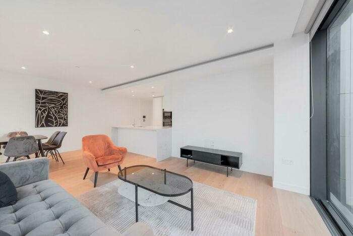 2 Bedroom Apartment To Rent In Harcourt Tower, South Quay Plaza, Canary Wharf, E14