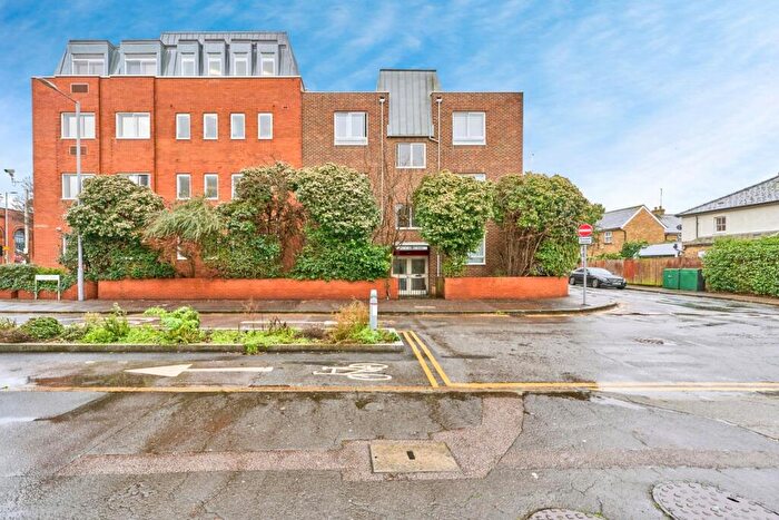 1 Bedroom Flat For Sale In Albert Road, Kingston Upon Thames, KT1