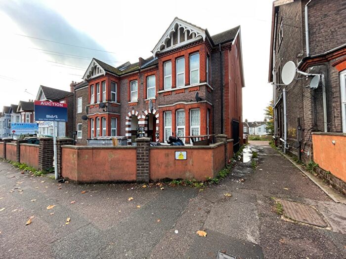 1 Bedroom Flat To Rent In Biscot Road, Luton, LU3