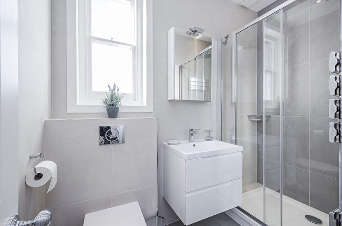 2 Bedroom Flat For Sale In Park Walk, London, SW10