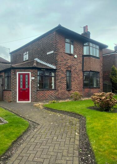 5 Bedroom Detached House To Rent In Hollinwood Avenue, Oldham, OL9