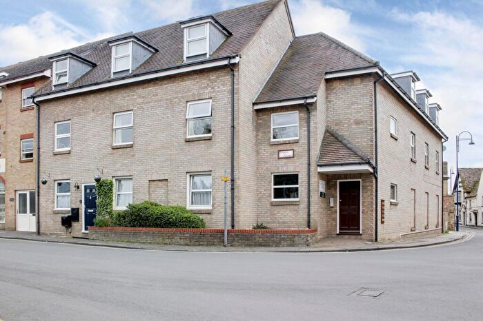 2 Bedroom Flat To Rent In Priory Lane, Priory Court Priory Lane, PE19