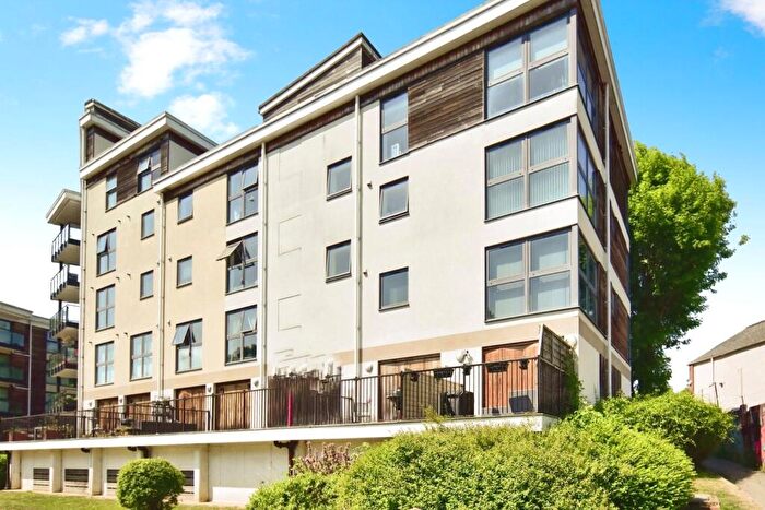 2 Bedroom Flat For Sale In Clifford Way, Maidstone, Kent, ME16