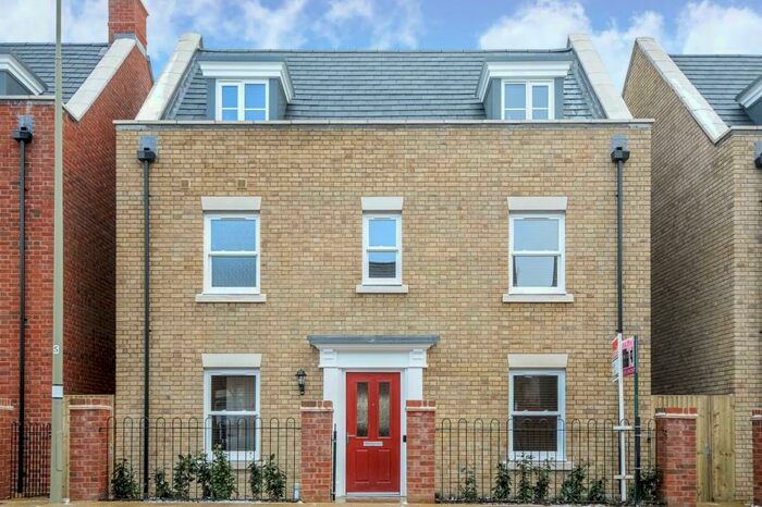 5 Bedroom Detached House To Rent In Kingsmere, Bicester, OX26