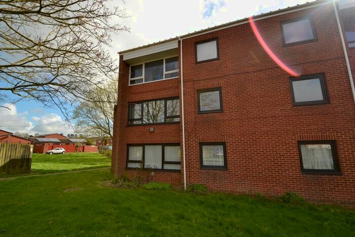 1 Bedroom Flat To Rent In Drayton Walk, Kingsthorpe, Northampton, NN2
