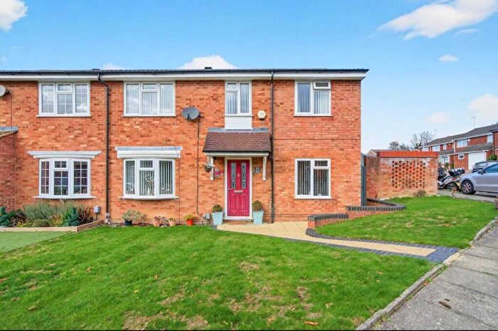 4 Bedroom Semi Detached House For Sale In Ventnor Gardens, Bramingham, Luton, Bedfordshire, LU3