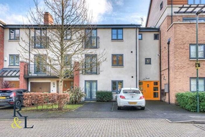 2 Bedroom Flat To Rent In Deane Road, Nottingham, Nottinghamshire, NG11