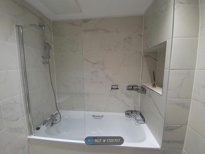 1 Bedroom Flat To Rent In Kingston Upon Thames, Kingston, KT2