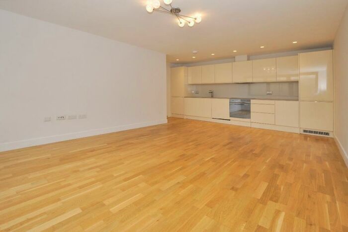 2 Bedroom Flat To Rent In Flat, Old Inn House, Carshalton Road, Sutton, SM1