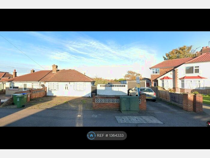 2 Bedroom Bungalow To Rent In Bedonwell Road, Bexleyheath, DA7