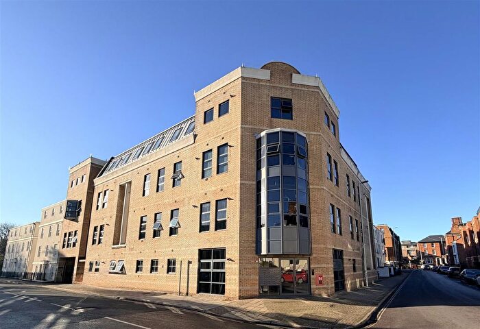 1 Bedroom Flat For Sale In Fitzalan House, Gloucester, GL1