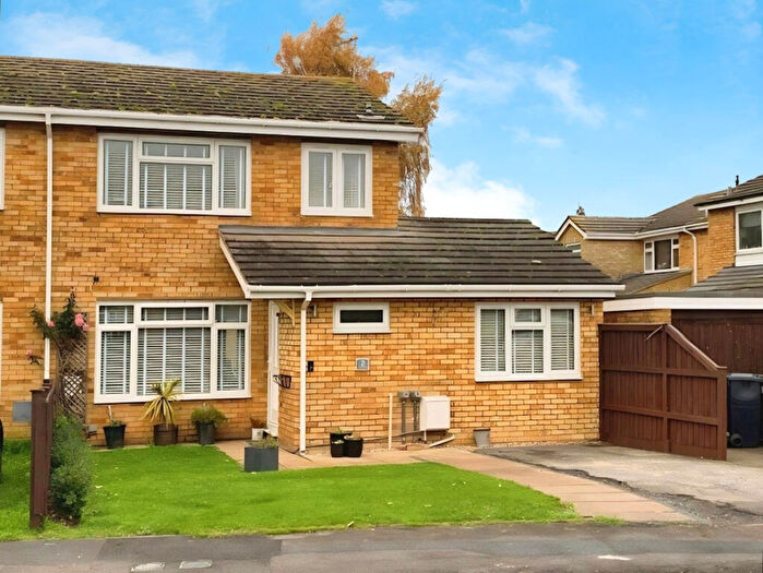 3 Bedroom Semi-Detached House For Sale In Cowleaze, Chinnor, OX39