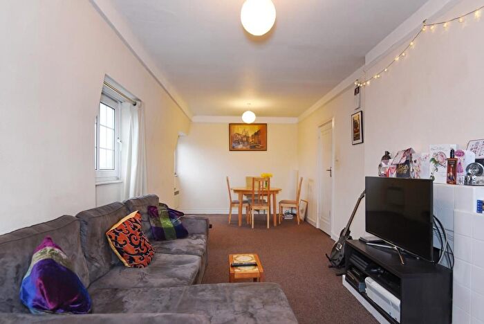 2 Bedroom Flat To Rent In Sion Court, Twickenham, TW1