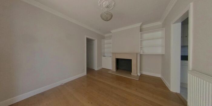 2 Bedroom Flat To Rent In Pevensey Road, London, SW17