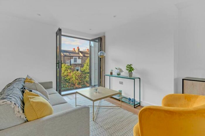 3 Bedroom Apartment To Rent In Marquis Court, Marquis Road, Kings Cross, NW1