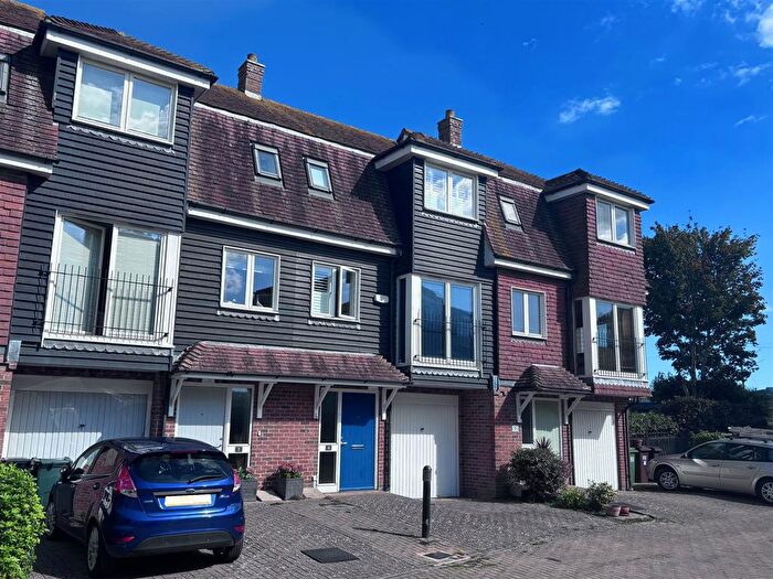 2 Bedroom Property For Sale In Western Barn Close, Rye, TN31