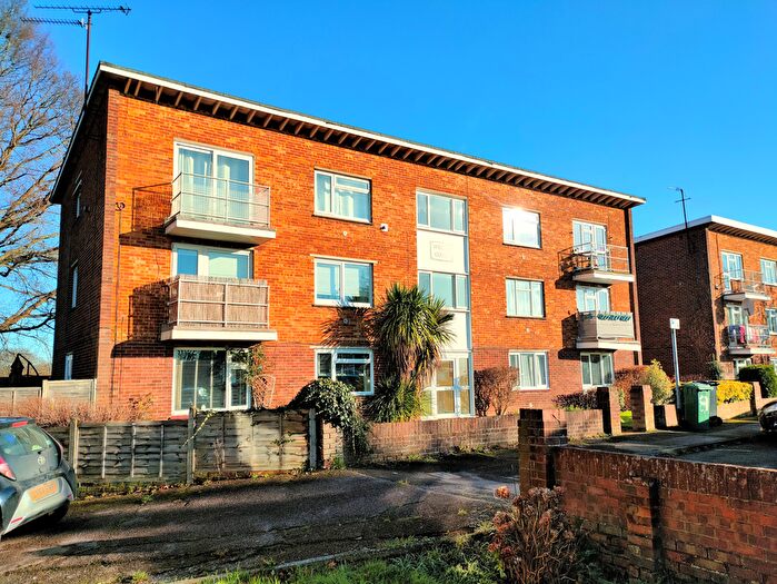 2 Bedroom Flat To Rent In Spiers Way, Horley, RH6