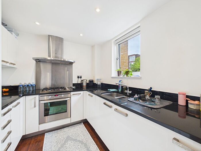 2 Bedroom Flat To Rent In A Manor Grove, Beckenham, Kent, BR3