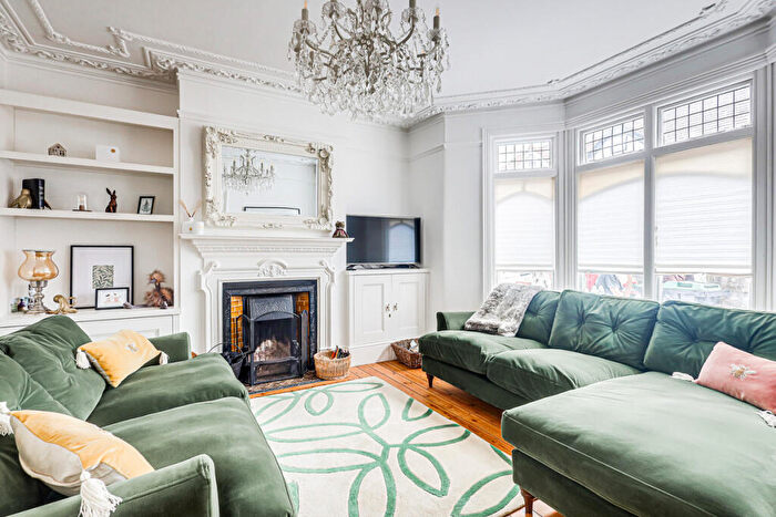 4 Bedroom Terraced House For Sale In Tintern Avenue, Westcliff-on-sea, SS0