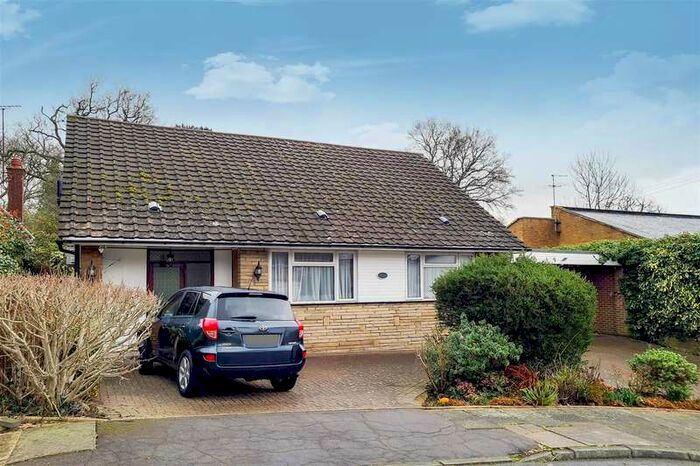 3 Bedroom Detached House To Rent In Eversley Mount, Winchmore Hill, N21