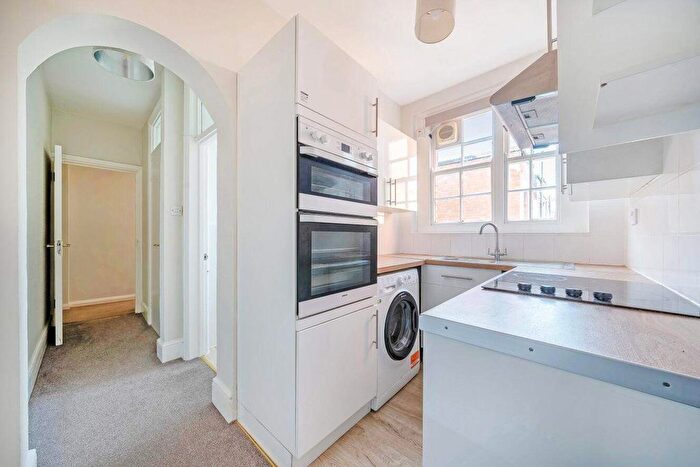 2 Bedroom Flat For Sale In Grove End Road, London, NW8