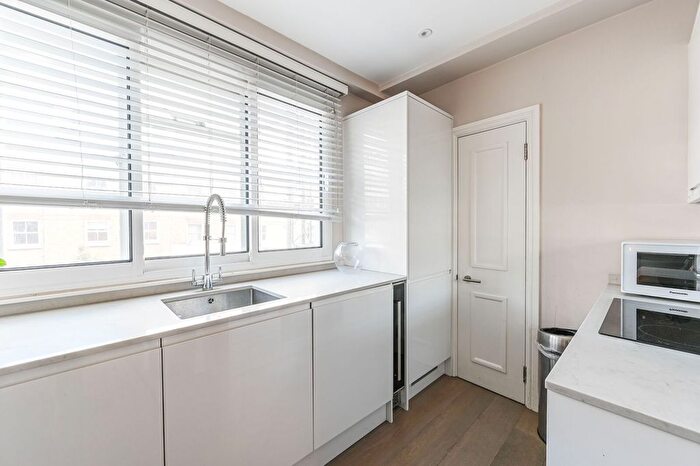 1 Bedroom Flat To Rent In Sloane Court East, Sloane Square, London, SW3