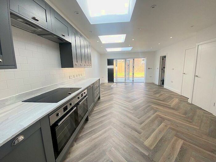 2 Bedroom Ground Flat To Rent In Hove Park Road, Hove, East Sussex, BN3