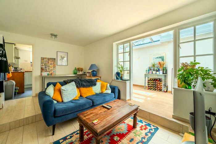 2 Bedroom Flat To Rent In Sunnyhill Road, Streatham, London, SW16