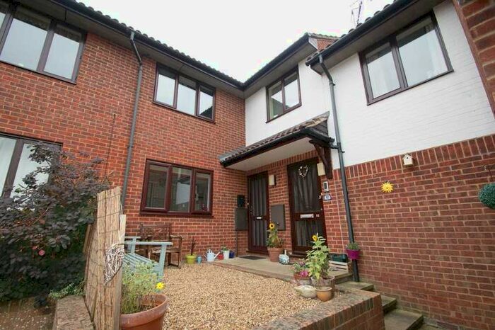 1 Bedroom Apartment To Rent In Fairhill, Hemel Hempstead, HP3