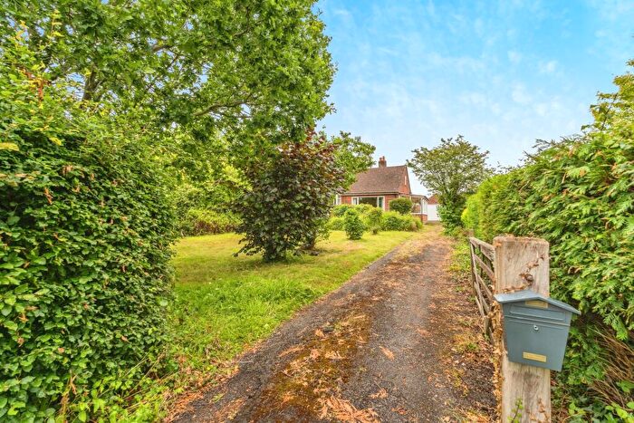 3 Bedroom Bungalow For Sale In Winsor Lane, Winsor, Southampton, Hampshire, SO40