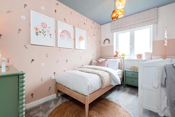 3 Bedroom Detached House For Sale In Larkfields, Laxton Leaze, Waterlooville, PO7