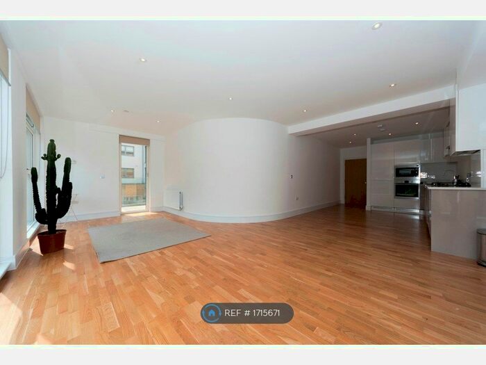 3 Bedroom Flat To Rent In Grange Road, London, SE1
