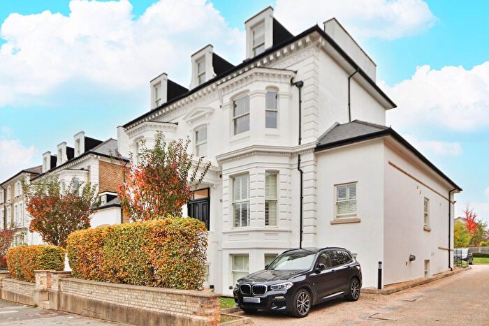3 Bedroom Flat To Rent In Avenue Elmers, Surbiton, KT6