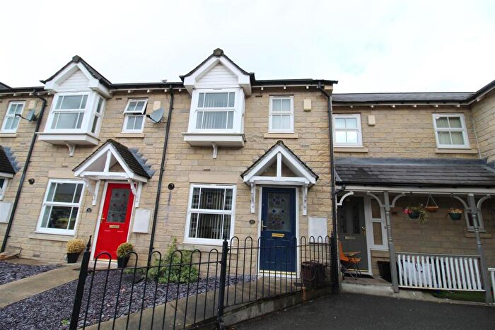 2 Bedroom Town House To Rent In Hastings Way, Savile Park, HX1