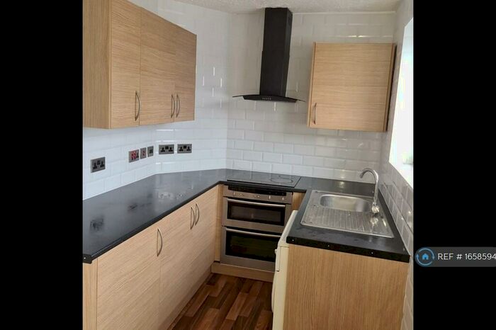 1 Bedroom Flat To Rent In Oatlands Drive, Slough, SL1